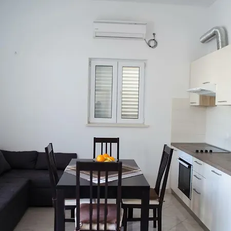 Rina Daire